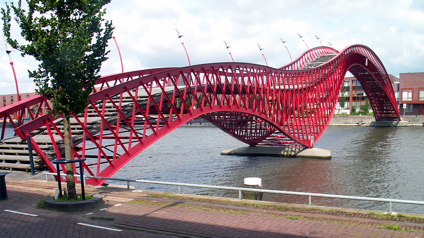 Красный мост в Амстердаме