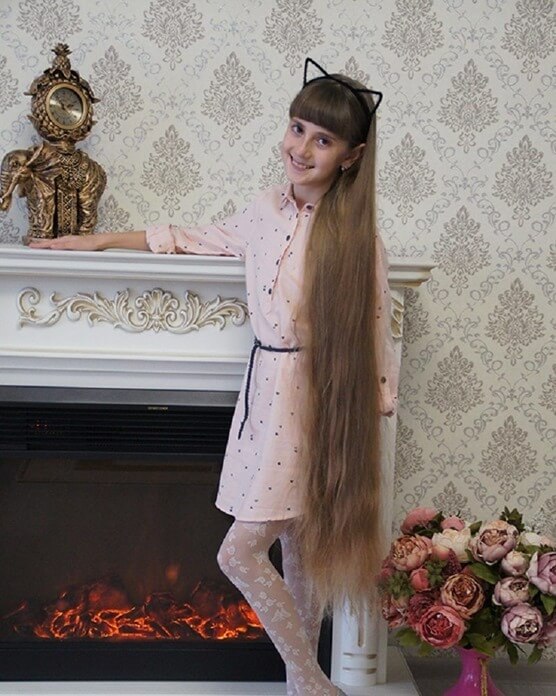 Стефания Смирная – самые длинные волосы у девочки из России