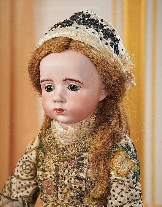 Кукла из бисквита (фарфор) от Альберта Марке – 280.000 долларов