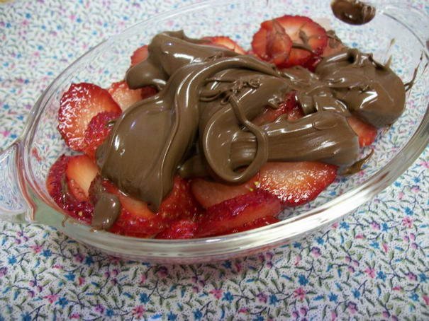 Нутелла с клубникой Nutella On Strawberries