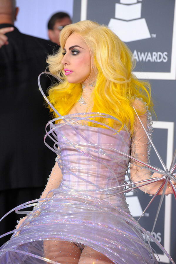 Желтые волосы Леди Гаги Lady Gaga Yellow Hair Different Hairstyles